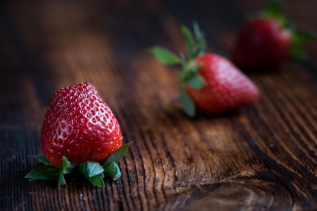 contact page berry farming Ireland strawberries blueberries close-up image